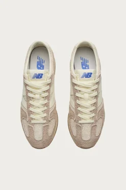 New Balance 471 - Bisque/Flat Taupe< Footwear
