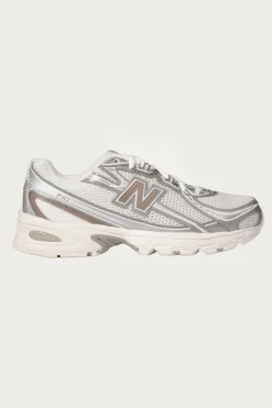New Balance 740 - Sea Salt/Mushroom< Footwear