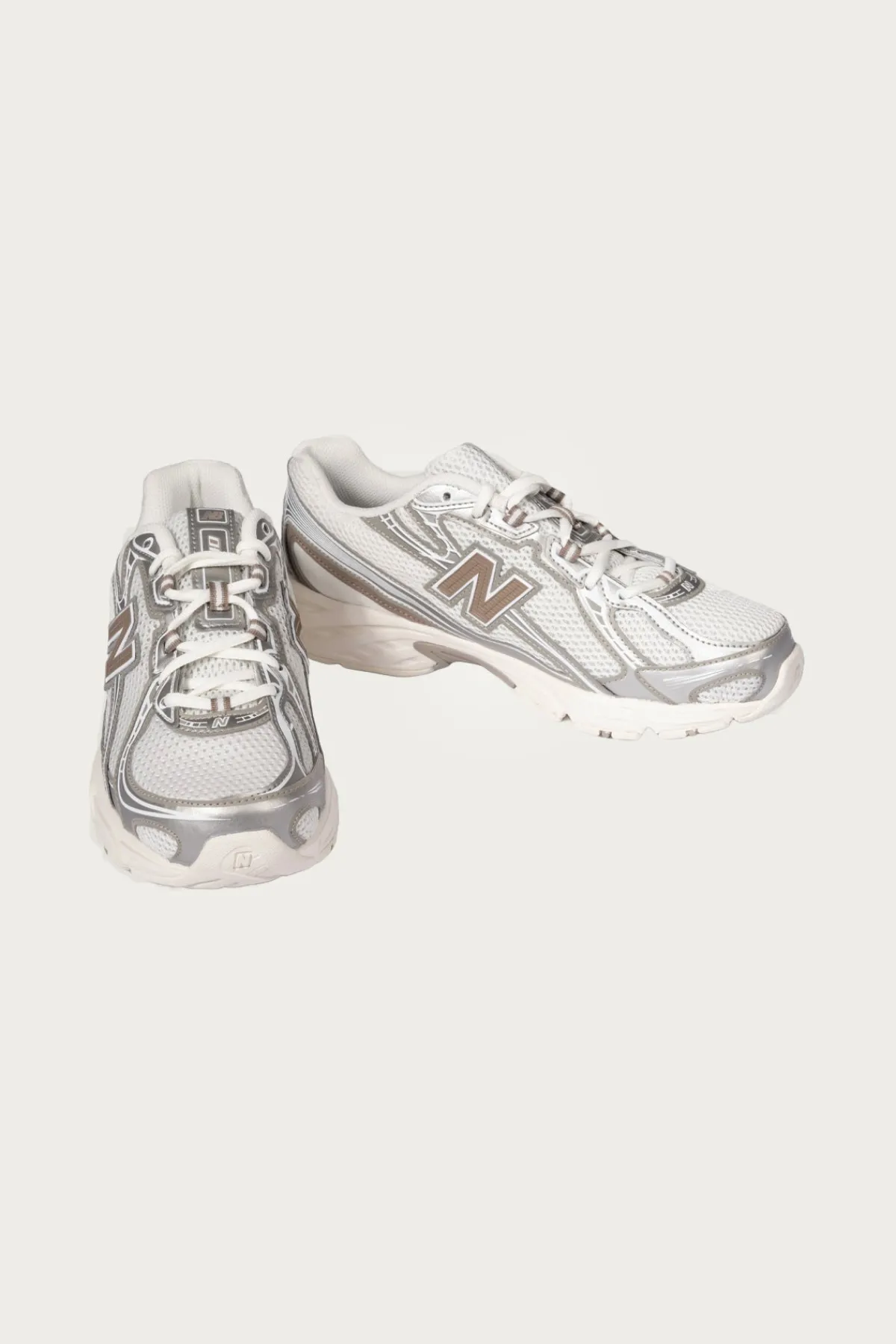 New Balance 740 - Sea Salt/Mushroom< Footwear