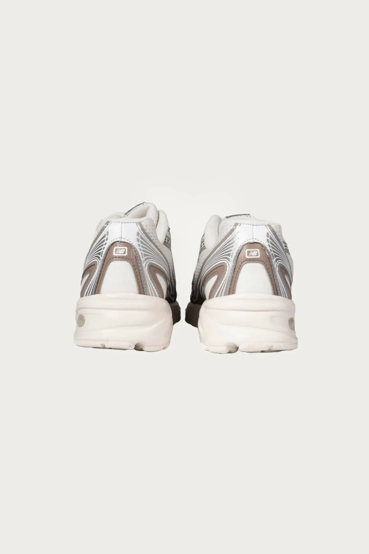 New Balance 740 - Sea Salt/Mushroom< Footwear