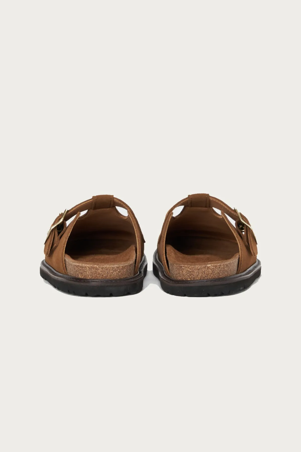 Hender Scheme Buggs Seude Clog - Camel< Footwear