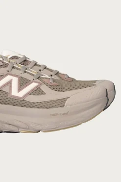 New Balance FF Trainer - Arid Stone/Earth Shadow< Footwear