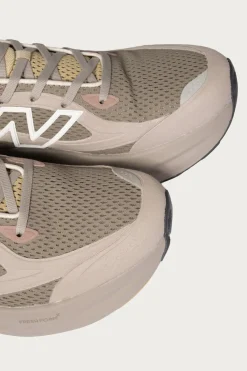 New Balance FF Trainer - Arid Stone/Earth Shadow< Footwear