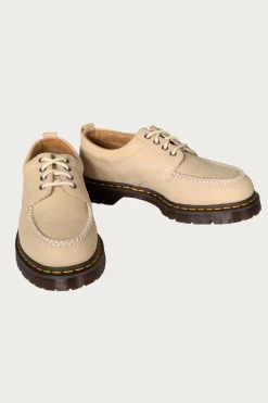 Dr. Martens Lowell - Buttersoft Light Tan< Footwear