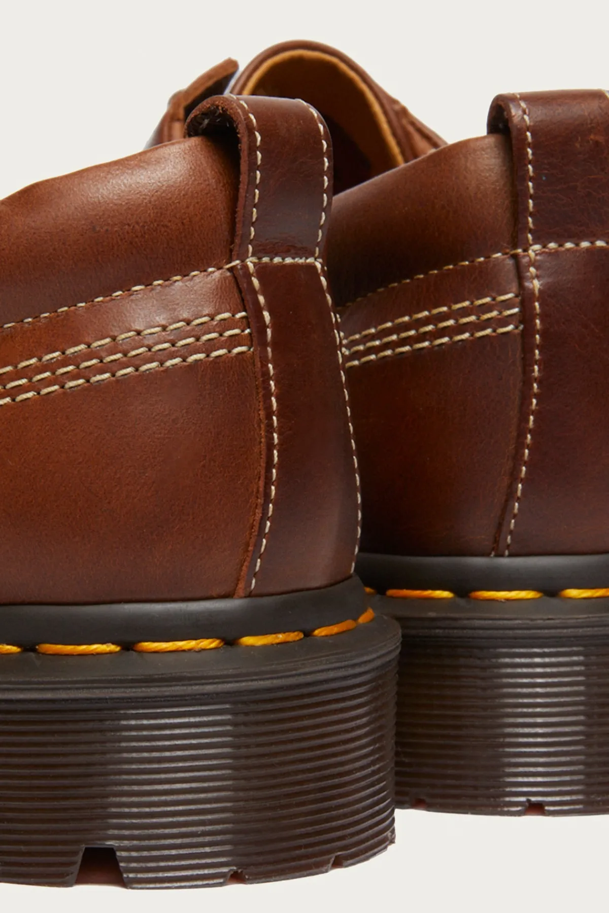 Dr. Martens Lowell - Orleans Butterscotch< Footwear