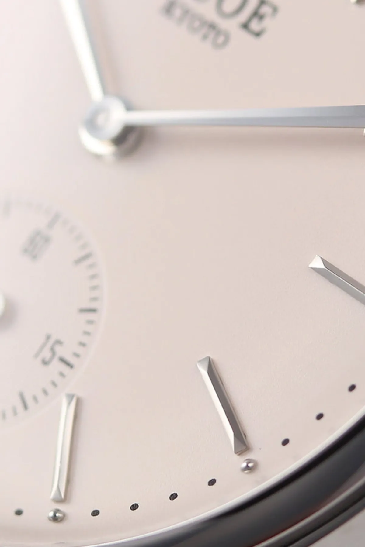 Kuoe Watches Old Smith 90-0001 - White Dial/Silver Case/Black Pebbled Leather Strap< Accessories