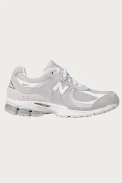 New Balance 2002R - Linen/Raincloud< Footwear