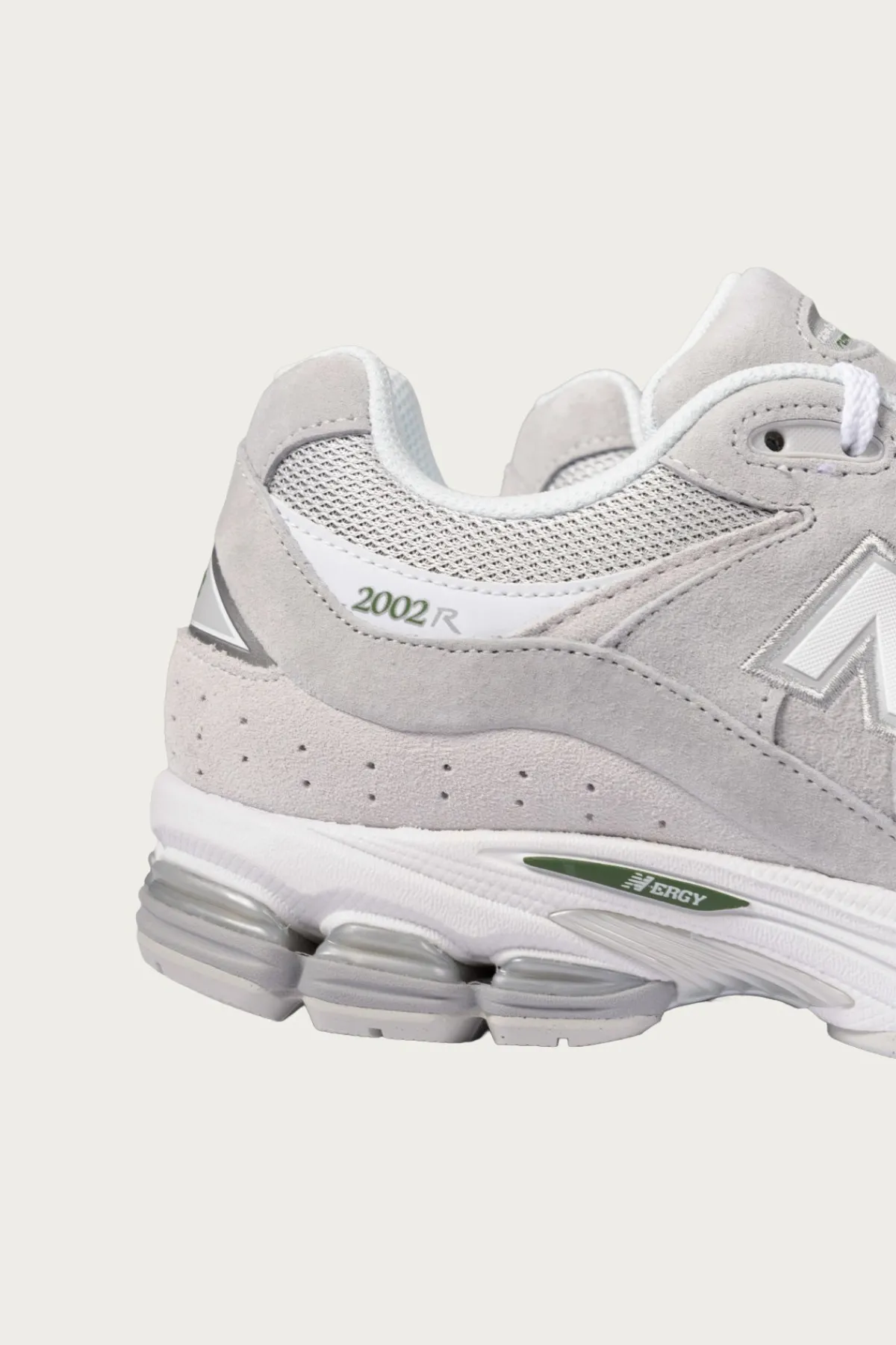 New Balance 2002R - Linen/Raincloud< Footwear