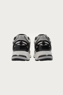 New Balance 1906R - Silver Metallic/Black/Sea Salt< Footwear
