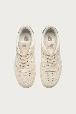 New Balance T500 - Bisque/Linen< Footwear