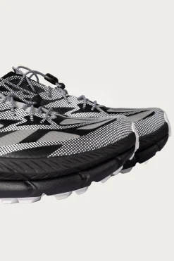 HOKA U Mafate Speed 4 Lite TS - Black/White< Footwear