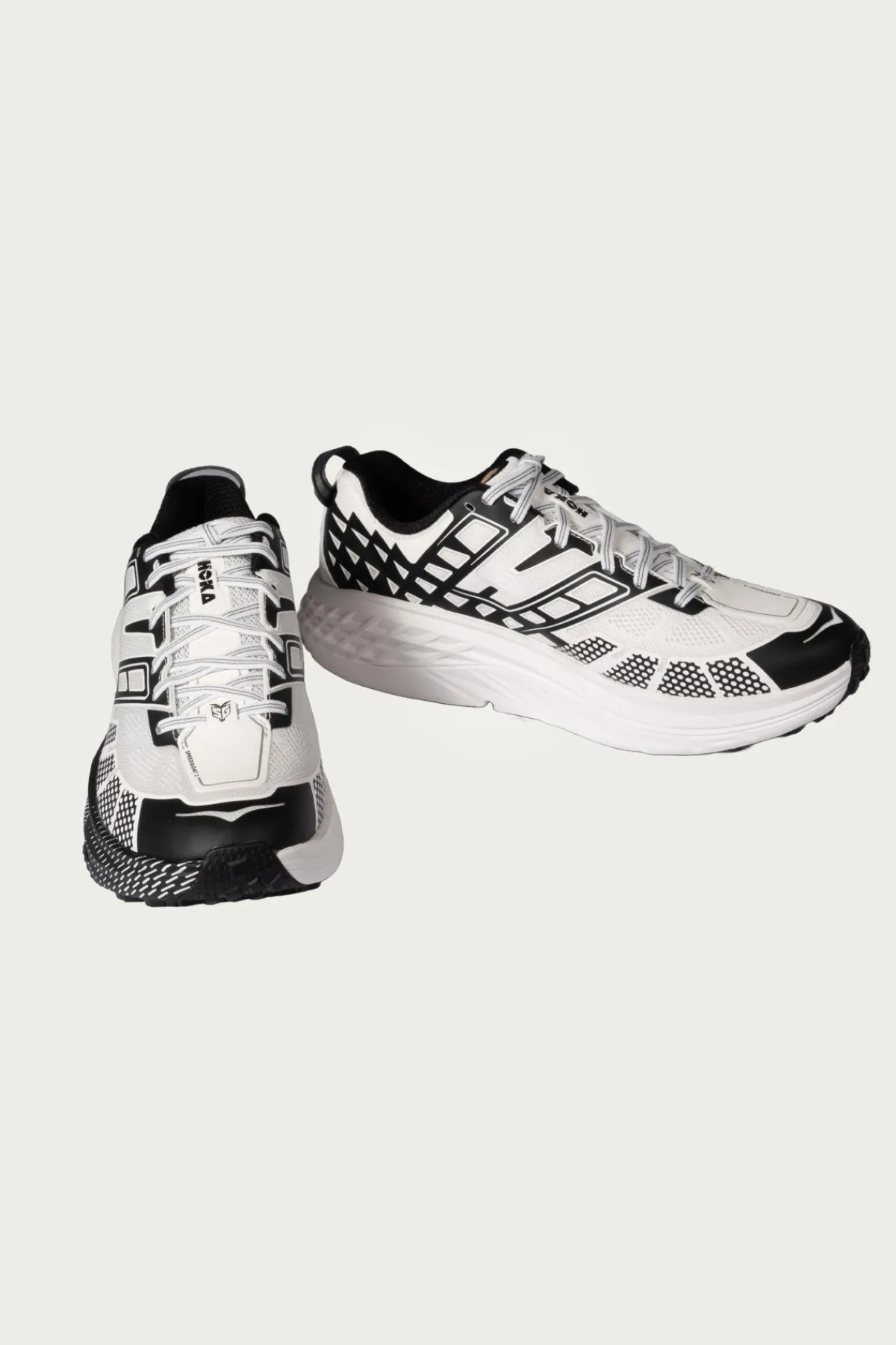 HOKA U Speedgoat 2 - Black/Frost< Footwear