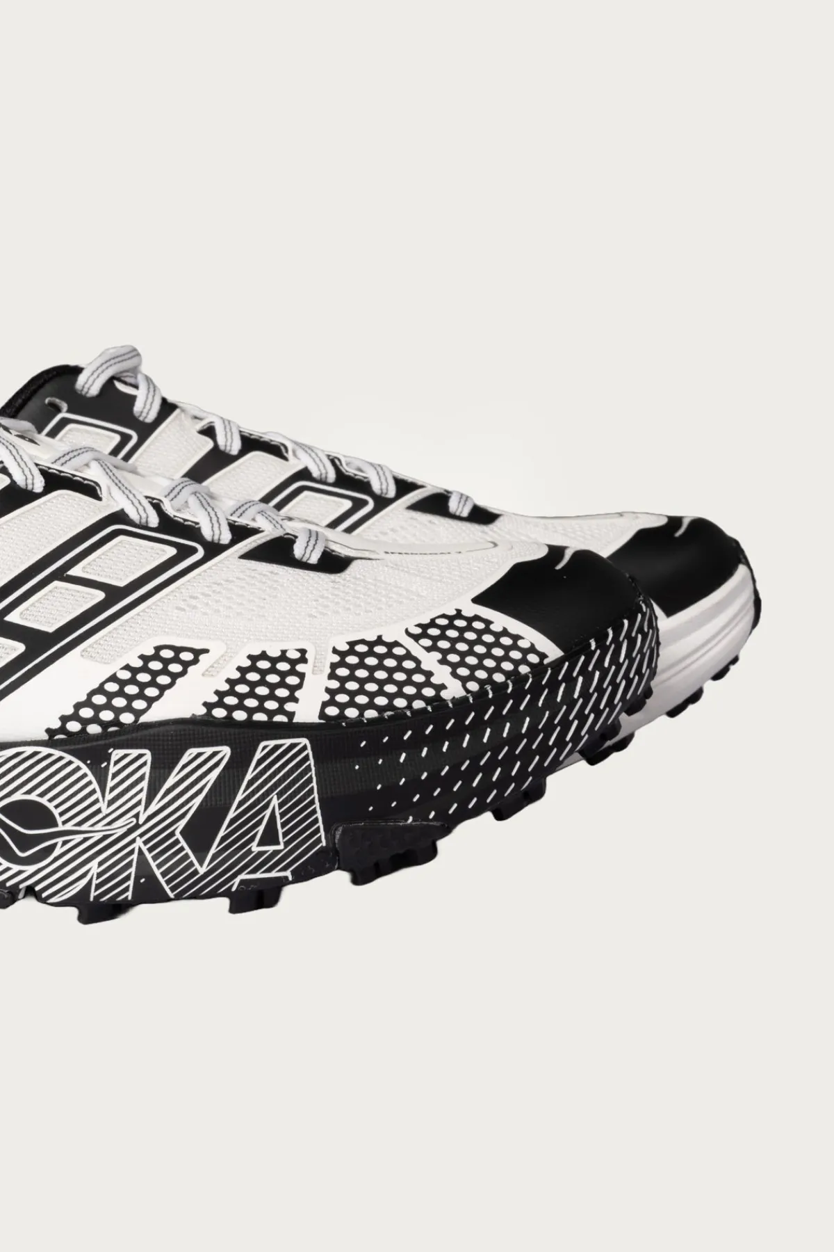 HOKA U Speedgoat 2 - Black/Frost< Footwear